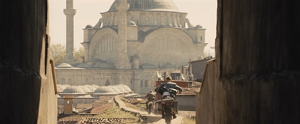 Türkiye'den en dikkat çekici örneklerden biri ise James Bond filmi Skyfall.