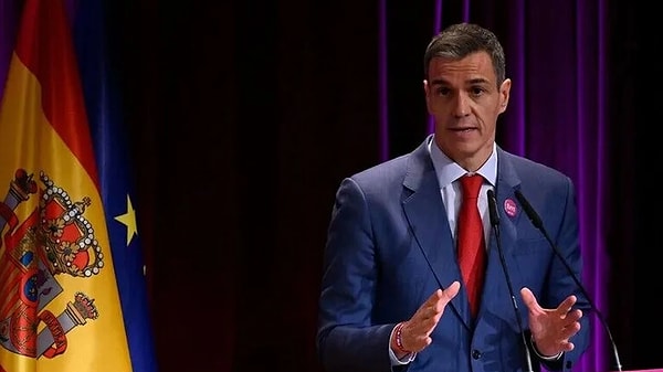 Kayseri'de bir lise çıkardığı Kıvılcım isimli dergiyi Sanchez'e ulaştırdı.