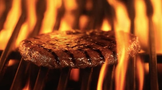 Ne Yağda Yüzsün Ne de Kuru Olsun: Tam Kıvamında Bir Burger Köftesi Nasıl Pişer?