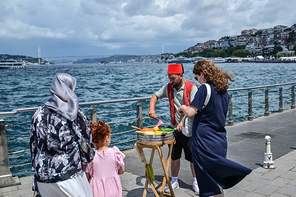 Ancak gece olduğunda tablo tamamen değişiyor: Sıcaklık aynı şehirlerde 10-12 derece birden düşüyor.