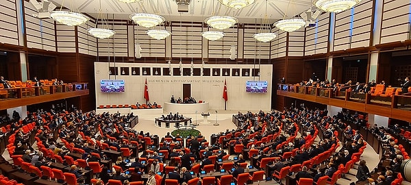 EMEP Gaziantep Milletvekili Sevda Karaca, olaya ilişkin Cumhurbaşkanı Yardımcısı Cevdet Yılmaz'ın yanıtlaması istemiyle TBMM Başkanlığı'na soru önergesi verdi.