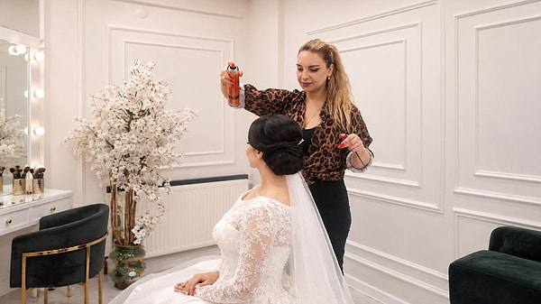 Özel günlerde saç, makyaj ve diğer hazırlıkları aynı programda toplamak işi kolaylaştırabiliyor