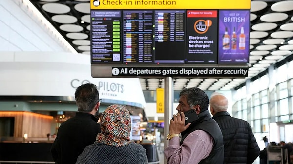 İngiltere'deki hava ulaşımı, ulusal hava trafik kontrol sağlayıcısı NATS'ın sistemlerinde meydana gelen beklenmedik bir çökme nedeniyle durma noktasına geldi.