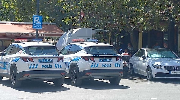 İhbarın ardından çay bahçesinin önü polis araçlarıyla doldu, tuvaletteki o düzenek santim santim incelendi.