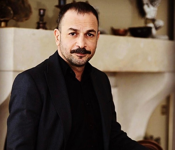 Oyuncu Burak Altay, Uzak Şehir'in kadrosunda yer alacak.