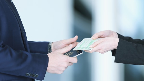 Teklif herkese değil, yalnızca Avrupa Birliği dışından gelmiş ve elinde oturma izni bulunan göçmenlere açık olacak.