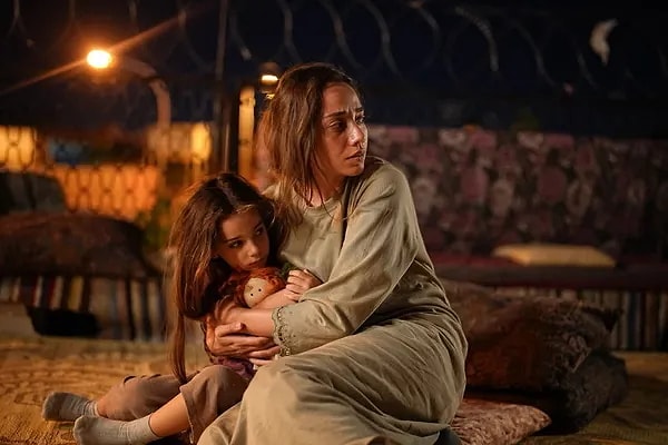 Show TV'nin iddialı dizisi Sevdan Bir Ateş ilk bölümüyle izleyici karşısına çıktı.