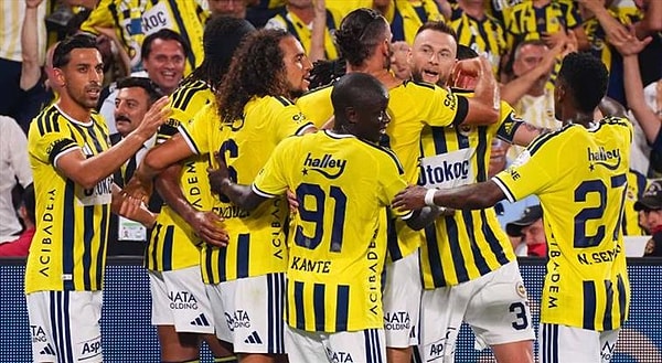Fenerbahçe'nin tarihi geri dönüşünde Roma karşısında kadrosu açıklandı.