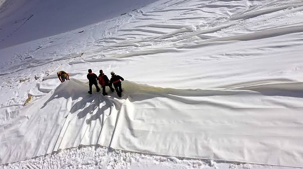 Typically made from polypropylene and a few millimeters thick, these covers are laid out on glaciers from May until the beginning of September.