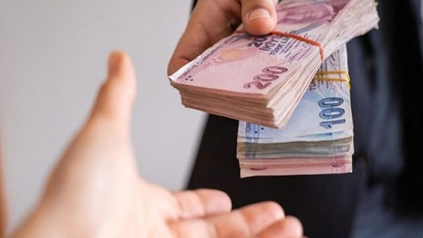 Üretim sektörü çalışanlarına daha çok ödüyor.