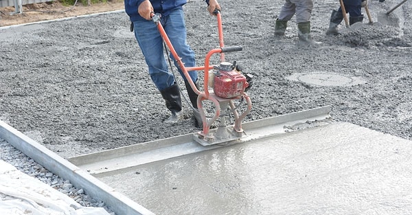 Beton, güneşten aldığı ısıyı depoluyor ve hava donma noktasına yaklaşınca bu ısıyı geri veriyor.
