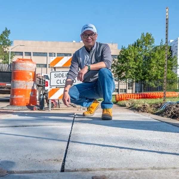 Kampüste dört farklı karışımdan oluşan beton plakalar, kış boyunca gerçek koşullarda test edilecek.
