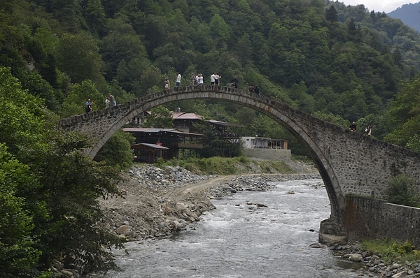 Tarihi Kemer Köprüler ve Zilkale Çiftlerin Odak Noktası Haline Geliyor