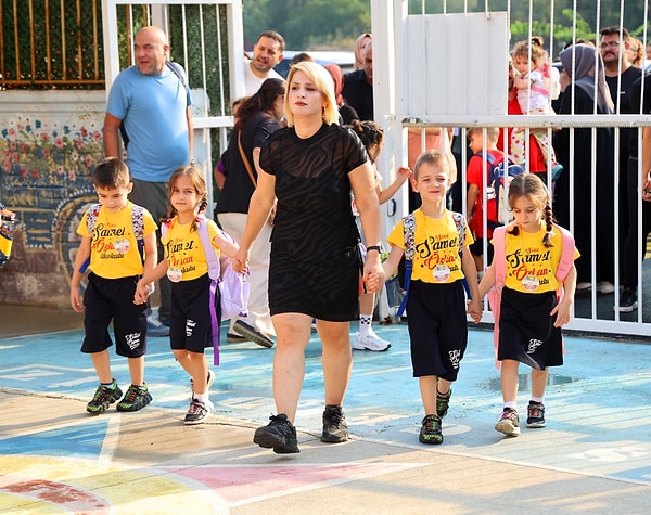 Dördüzler, merkez Seyhan ilçesindeki okulda eğitim hayatına ilk adımını bugün attı.