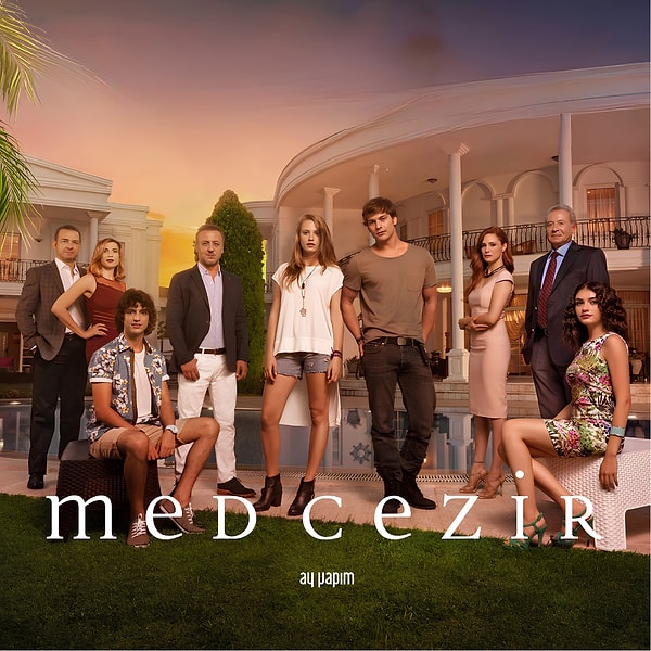 2013 yılında hayatımıza girip yalnızca iki sezonda bir dönemin gençlik dizisine dönüşen Medcezir'i unutmak mümkün mü?