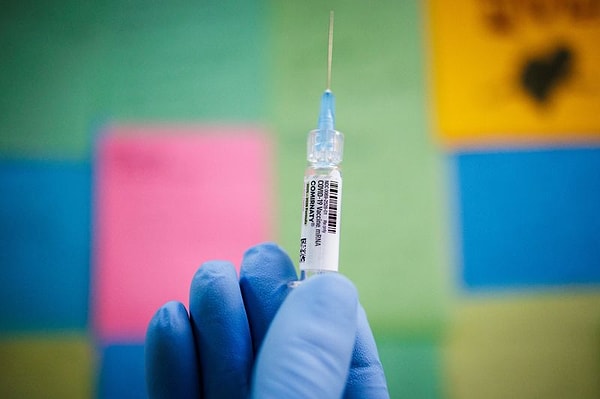 Havayolları şirketi ve Pfizer karşı karşıya gelmiş durumda.