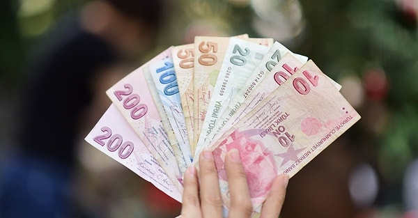 1. Maaşın yattığı o kutsal sabaha gidelim! Telefonuna bildirim düştü. İlk tepkin ne oluyor?