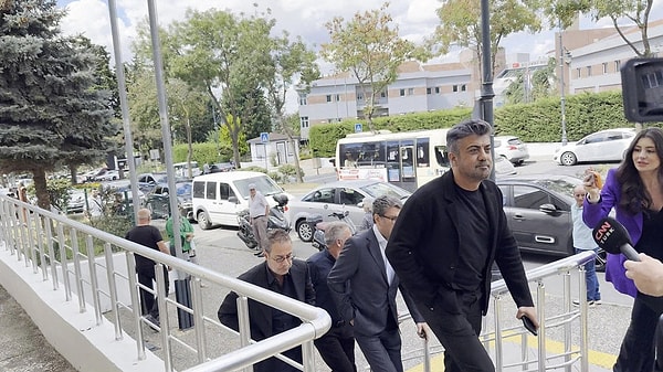 Senaristler soruları yanıtsız bıraktı.