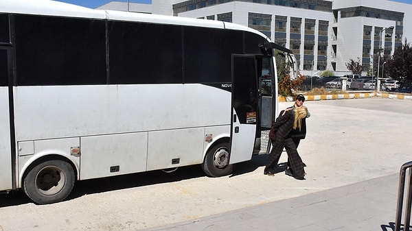 Çift, düğünlerinde geline takılan kilolarca altınla sosyal medyada gündem olmuştu.