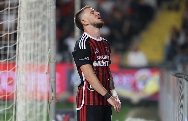 İlk yarıda net pozisyonları Fenerbahçe değerlendiremedi.