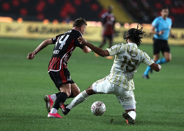 İkinci yarıda pozisyon var gol yok.