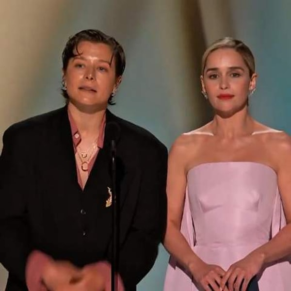 14 Eylül akşamı yayınlanan Emmy Ödülleri ödül töreninde Emilia Clarke ve Emma D'Arcy, Emmy sahnesinde bir kategoriyi birlikte sundu.