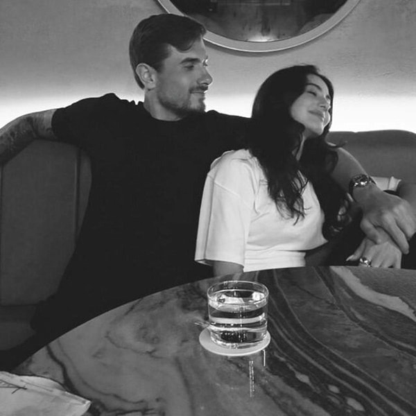 Biri güzeller güzeli oyuncu, diğeri başarılı futbolcu çiftin aşkı magazin gündemine bomba gibi düşmüştü. Ancak beklenenden kısa sürdü!
