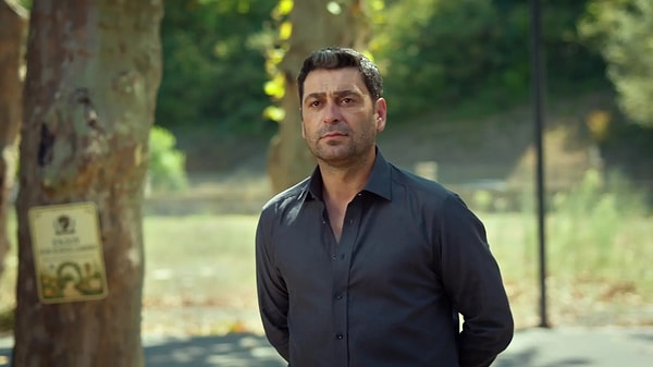 Kanal D'nin fenomen dizisi Uzak Şehir, Sinem Ünsal ve Ozan Akbaba'nın başrolleriyle 3. sezonuna başladı.