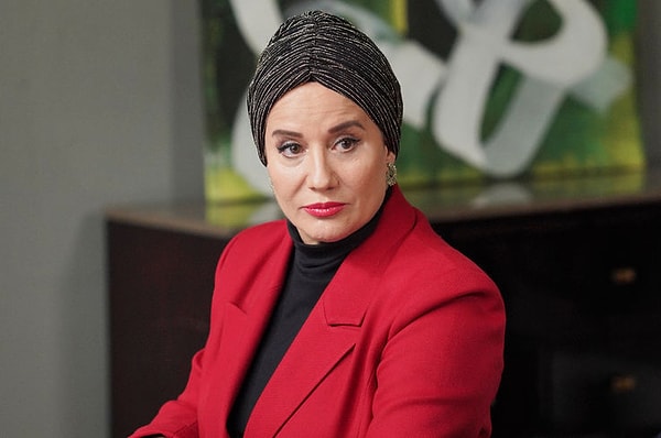 Kızılcık Şerbeti'nde Asude karakterine hayat veren Servet Pandur, diziye katılma sürecini ve kendisine gelen teklifi neden kabul ettiğini anlattı.