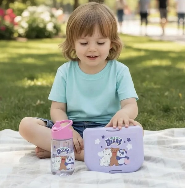 We Baby Bears lisanslı yemek kabı ve suluk seti %33 indirimle 449,99 TL yerine net 299,99 TL!