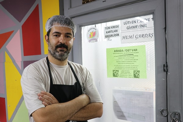 Kantinde askıda tost başladı.