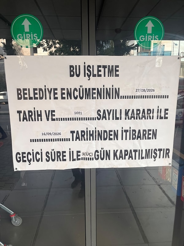 Son kullanma tarihi geçen ürünler satan zincir market mühürlendi.
