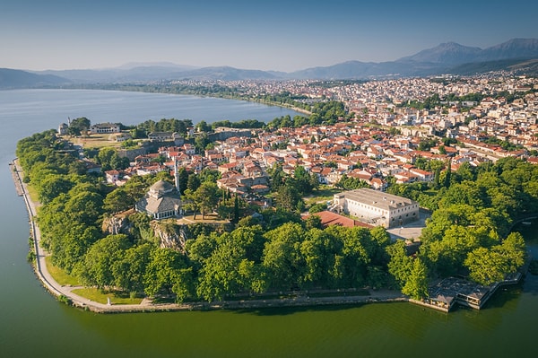 Ioannina gölü ve kanyonuyla "gizli Yunan mücevheri" seçildi