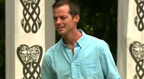 Alp Kırşan, 2012'de Survivor'a katılıp ikinci olduktan sonra yıllarca programın TV8'deki sunuculuğunu üstlendi.