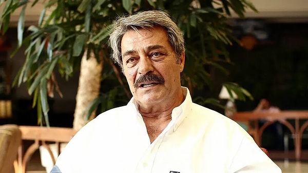 Kadir İnanır’ın toplam üç ayrı vasiyetname hazırladığı öğrenildi. Usta oyuncunun ilk vasiyetini 2015 yılında oluşturduğu, 2022 yılında ise noter huzurunda iki ayrı vasiyetname daha düzenlediği belirtildi.
