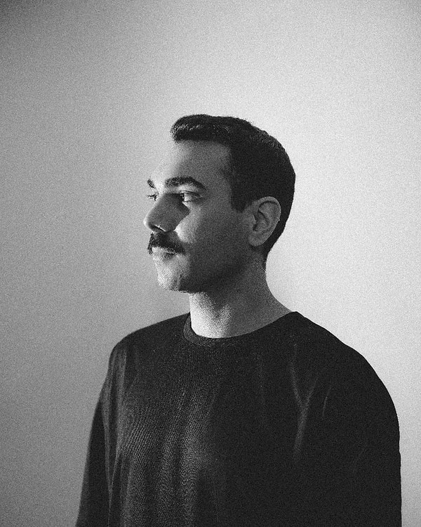 Berlin ve İstanbul'da çalışan Balkan Karışman, Sónar ve MMMAD gibi festivallerde performans sergiledi; Trendyol Sanat'ın CI partnerliği dördüncü yılında.