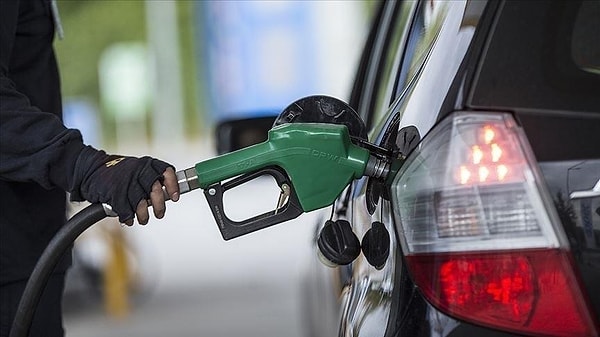 Motorin 100 TL'yi aşınca tabelalarda bilinmeyen bir sorun çıktı.