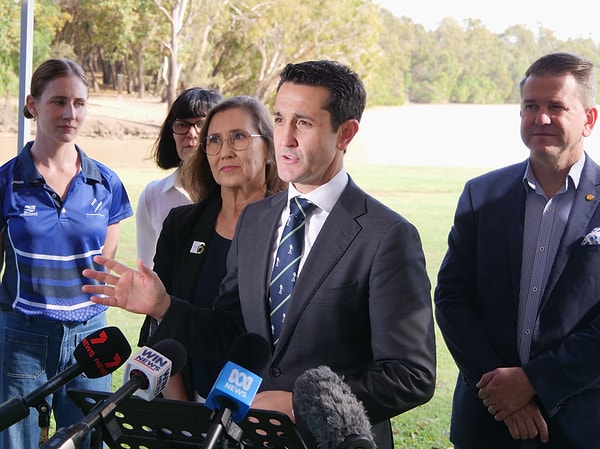 Queensland Başbakanı Crisafulli: "İmzalandı, Mühürlendi, Teslim Edildi."