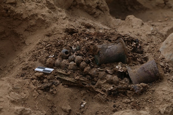 Mozolenin İçinden 38 Kişinin Kalıntısı ve Değerli Eserler Çıktı