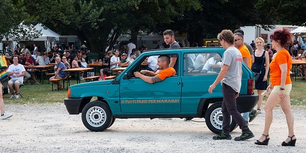 Araçları Söküp Geri Dönüştüren Mühendis Fiat Panda'yı 50 Santimetreye Daralttı