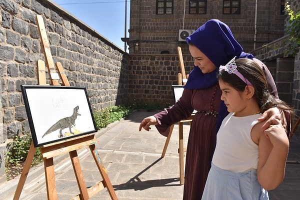 İlk Kalemi 6 Yaşında Eline Aldı, İlhamı İzlediği Çizgi Filmlerden ve Oynadığı Oyunlardan Aldı