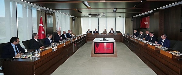 İhaleye hazırlanan şirketler de şekilleniyor.