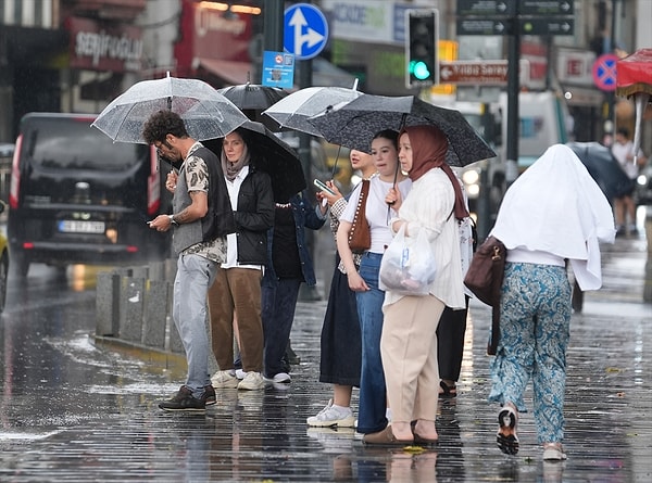Hafta sonu İstanbul 28 dereceyi görecek, geceleri serinleyecek.