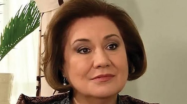 Usta oyuncuyu geniş kitlelere tanıtan rol, 2008 yapımı Aşk-ı Memnu'daki Arsen Hanım karakteri oldu.