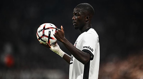 L'Equipe ve Le Monde, Marsilya'nın ikinci yarıdaki çöküşünü ayrı ayrı ama aynı sertlikte yazdı.