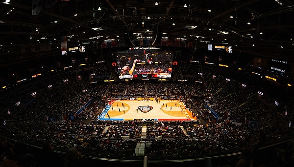 NCAA'da Şampiyonlar Fileyi Kesiyor