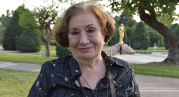Aşk-ı Memnu dizisinde canlandırdığı Arsen Hanım karakteriyle de tanınan usta oyuncu Gülsen Tuncer'in vefat haberi, eski rol arkadaşlarını üzdü.