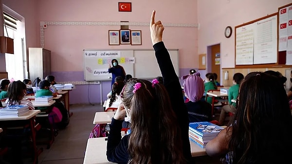 Öğretmenlere kıyafet uyarısı.