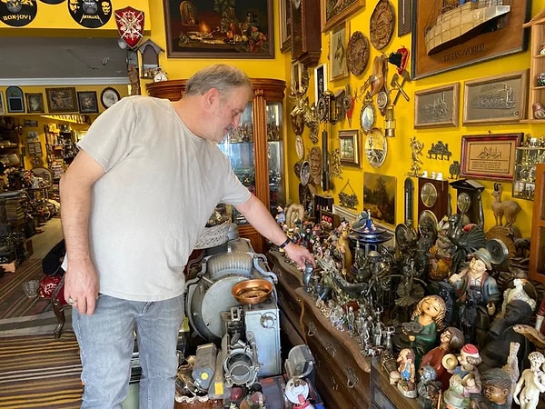Dükkanda Yer Alan Nadir Parçalar Ziyaretçileri Geçmişe Doğru Keyifli Bir Yolculuğa Çıkarıyor