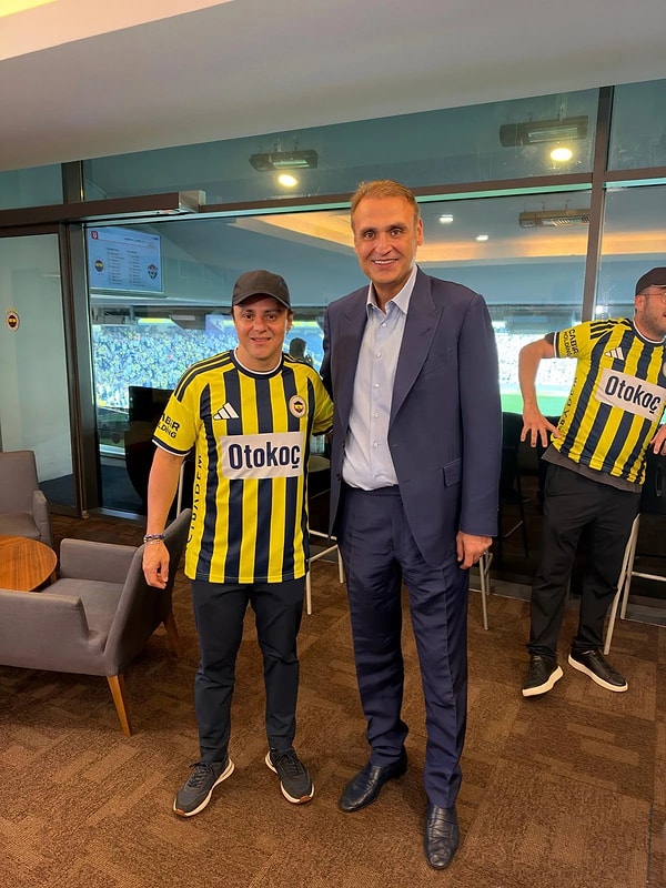 Felipe Massa, Fenerbahçe forması giyerek Chobani Stadyumu'nda Eyüpspor maçını tribünden takip etti.